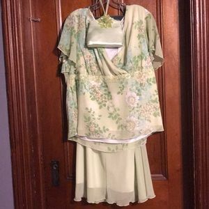 Short sleeved top and skirt with purse